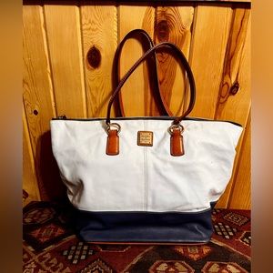 Dooney & Bourke white and navy blue purse.